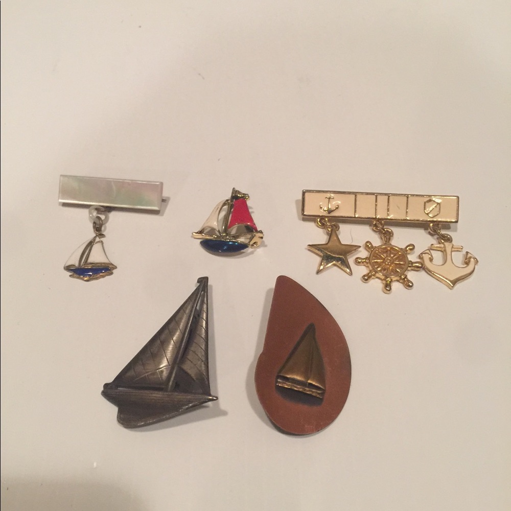 ‼️sale 2 for $ 15 lot of brooches